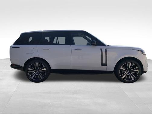 2025 Land Rover Range Rover P550e SE