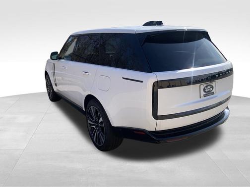 2025 Land Rover Range Rover P550e SE