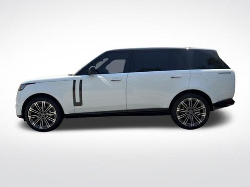 Fuji White 2023 Land Rover Range Rover P400 SE