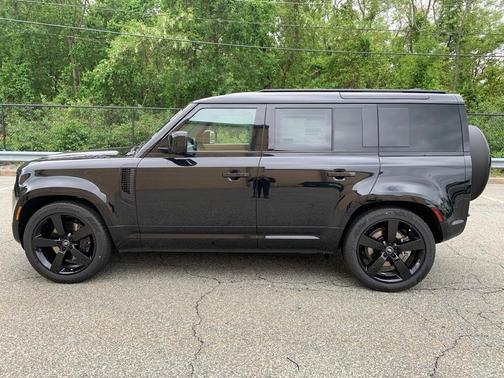 2025 Land Rover Defender P400 X-Dynamic SE