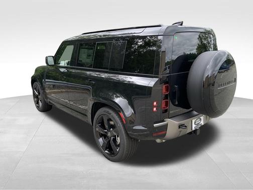2025 Land Rover Defender P400 X-Dynamic SE