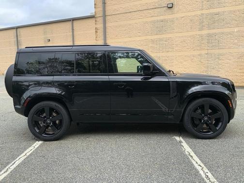 2025 Land Rover Defender P400 X-Dynamic SE