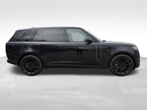 Santorini Black 2026 Land Rover Range Rover P400 SE 7 Seat