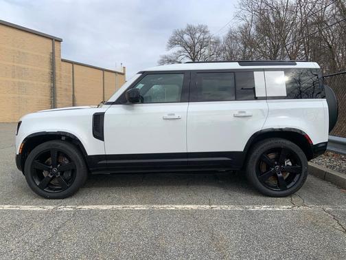 2025 Land Rover Defender P400 X-Dynamic SE