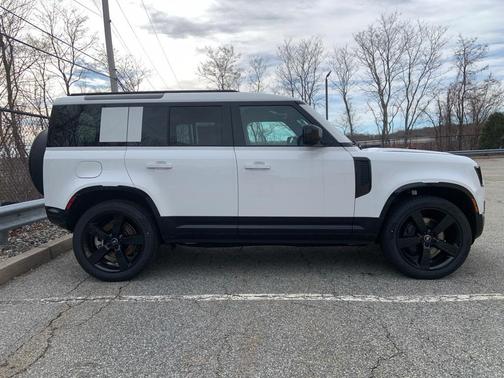 2025 Land Rover Defender P400 X-Dynamic SE