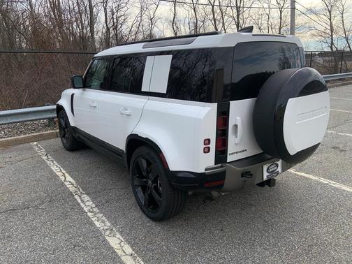 2025 Land Rover Defender P400 X-Dynamic SE