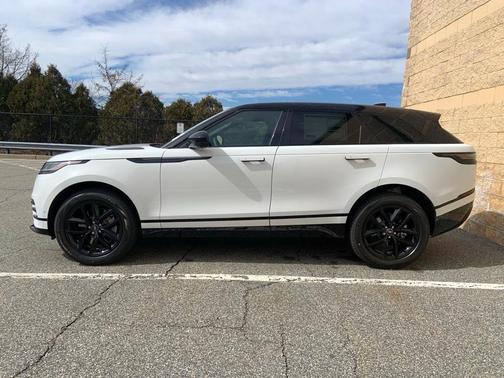 2026 Land Rover Range Rover Velar Dynamic SE