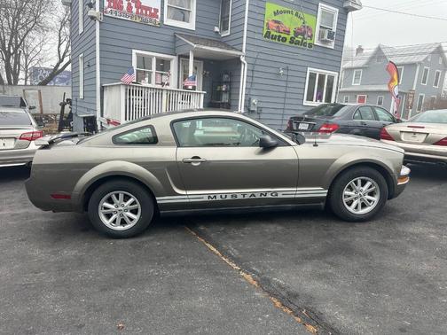 2005 Ford Mustang Premium