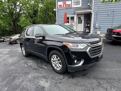 Mosaic Black Metallic 2018 Chevrolet Traverse LT Cloth