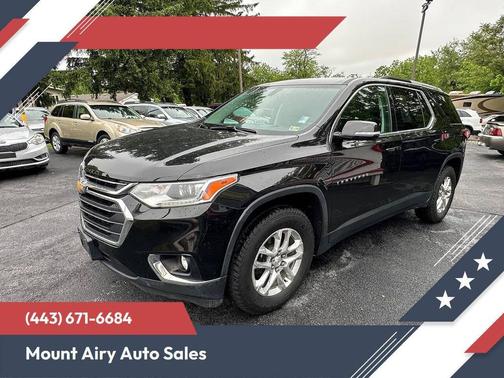 Mosaic Black Metallic 2018 Chevrolet Traverse LT Cloth
