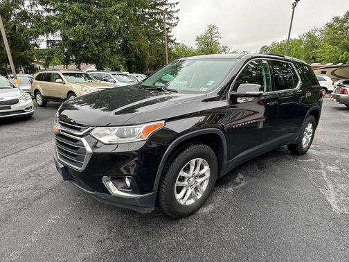 Mosaic Black Metallic 2018 Chevrolet Traverse LT Cloth
