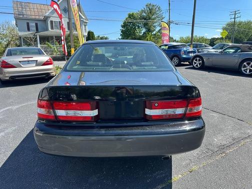 Black Onyx 2001 Lexus ES 300 Base