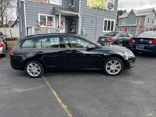 2015 Volkswagen Golf SportWagen TDI SE 4-Door