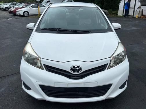 2012 Toyota Yaris LE