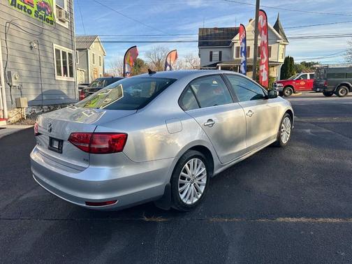 2015 Volkswagen Jetta Auto SE w/Connectivity/Navigation