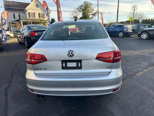 2015 Volkswagen Jetta Auto SE w/Connectivity/Navigation