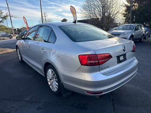 2015 Volkswagen Jetta Auto SE w/Connectivity/Navigation