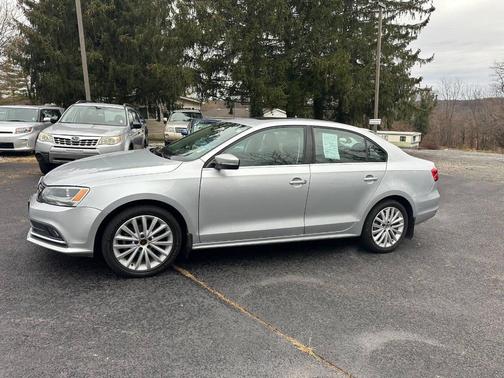 2015 Volkswagen Jetta Auto SE w/Connectivity/Navigation