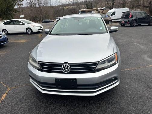 2015 Volkswagen Jetta Auto SE w/Connectivity/Navigation