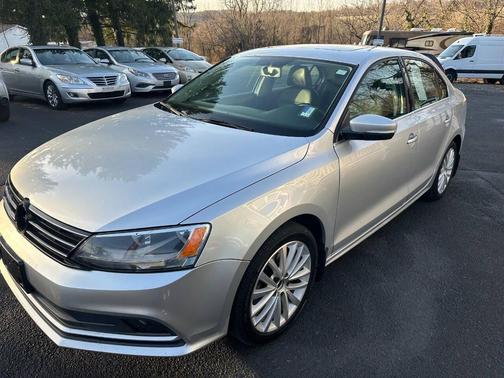 2015 Volkswagen Jetta Auto SE w/Connectivity/Navigation