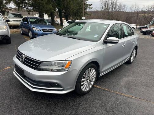 2015 Volkswagen Jetta Auto SE w/Connectivity/Navigation