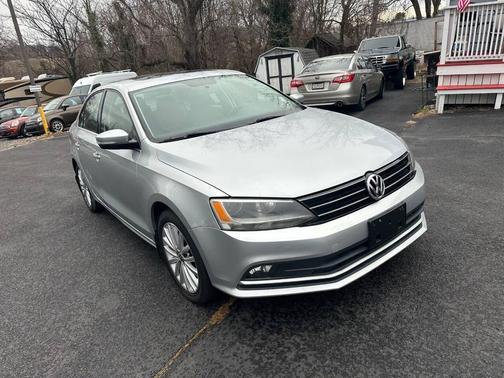 2015 Volkswagen Jetta Auto SE w/Connectivity/Navigation