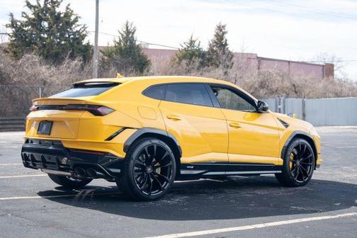 2024 Lamborghini Urus S
