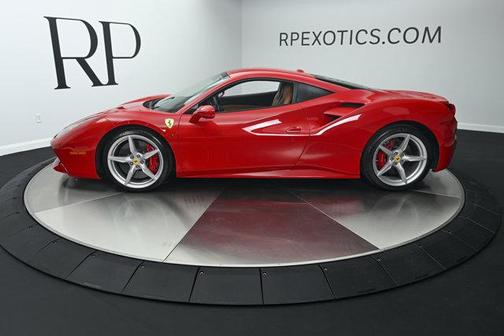 Red 2018 Ferrari 488 GTB Base
