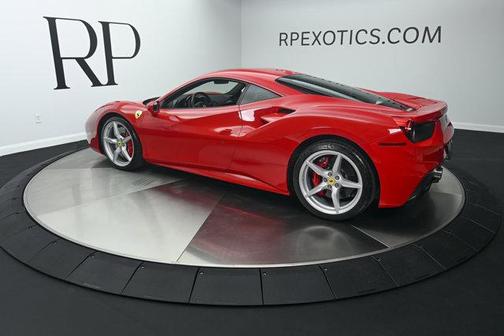 Red 2018 Ferrari 488 GTB Base