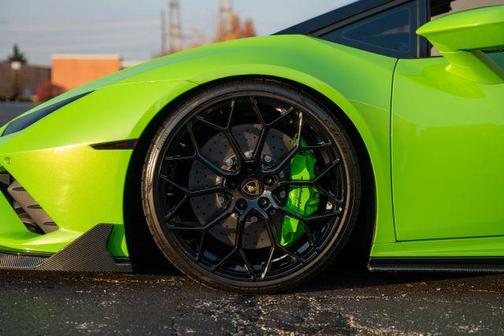 2022 Lamborghini Huracan EVO Base