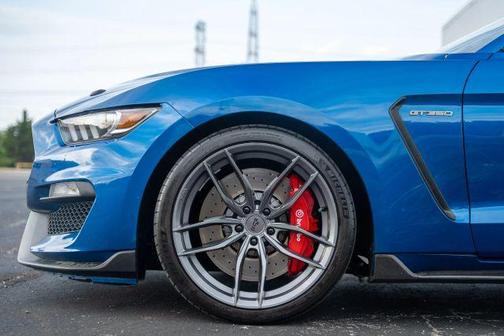 2017 Ford Shelby GT350 Base