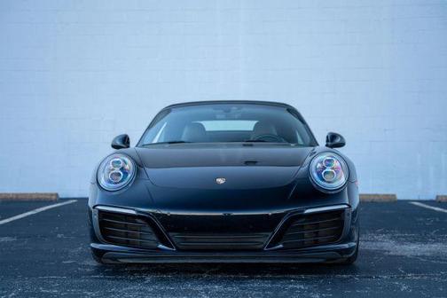 2018 Porsche 911 Carrera