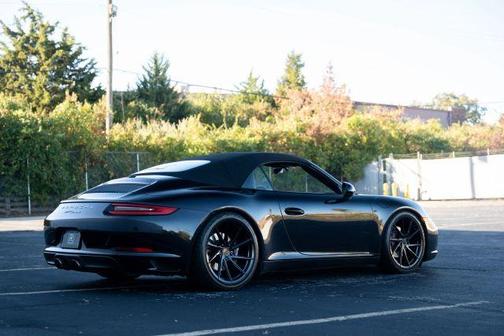 2018 Porsche 911 Carrera