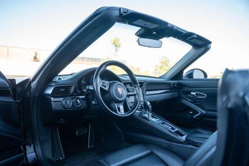 2018 Porsche 911 Carrera