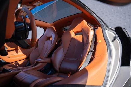 2017 McLaren 570GT Base