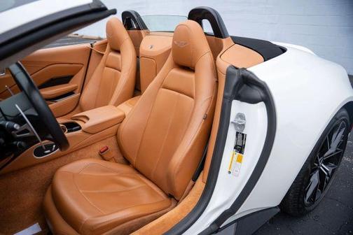 2021 Aston Martin Vantage Base