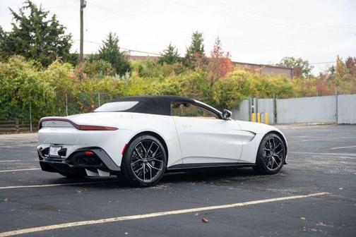 2021 Aston Martin Vantage Base