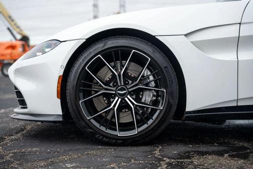 2021 Aston Martin Vantage Base