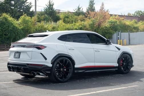 2021 Lamborghini Urus 