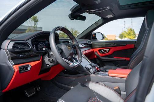 2021 Lamborghini Urus 