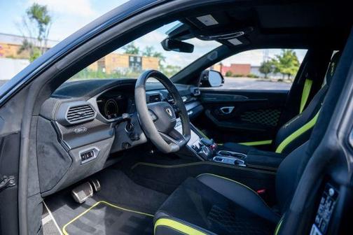 2024 Lamborghini Urus Performante