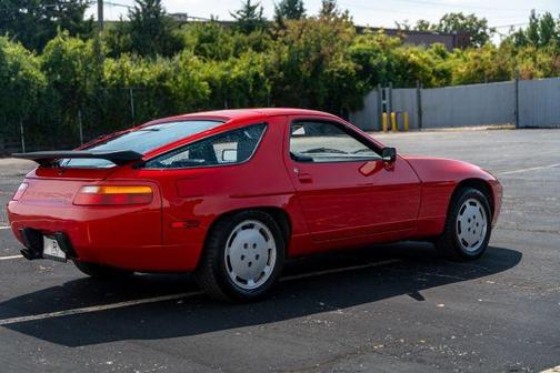 1987 Porsche 928 S4