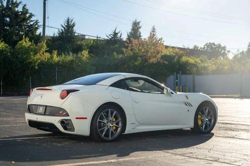 2014 Ferrari California Base