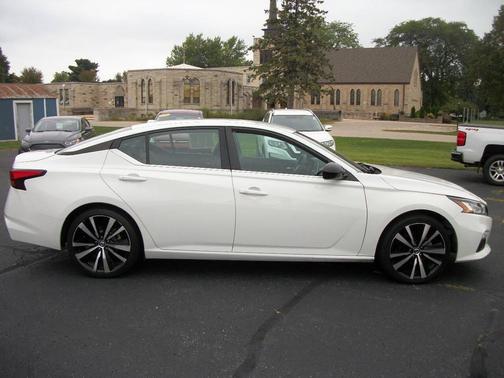2021 Nissan Altima SR FWD