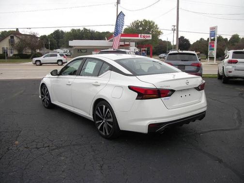 2021 Nissan Altima SR FWD