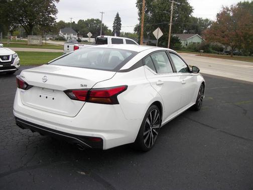 2021 Nissan Altima SR FWD