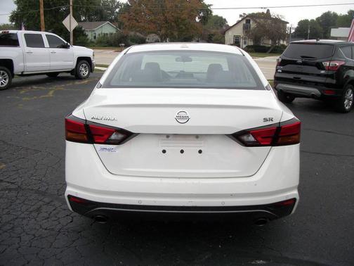 2021 Nissan Altima SR FWD