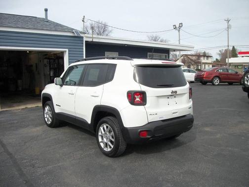 White 2019 Jeep Renegade Latitude