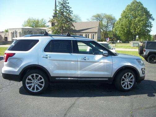 Gray 2016 Ford Explorer Limited