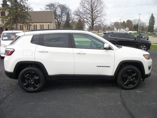 White 2019 Jeep Compass Latitude